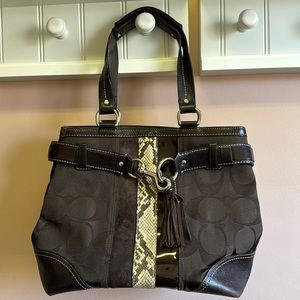 Coach Hamptons Medium Carryall